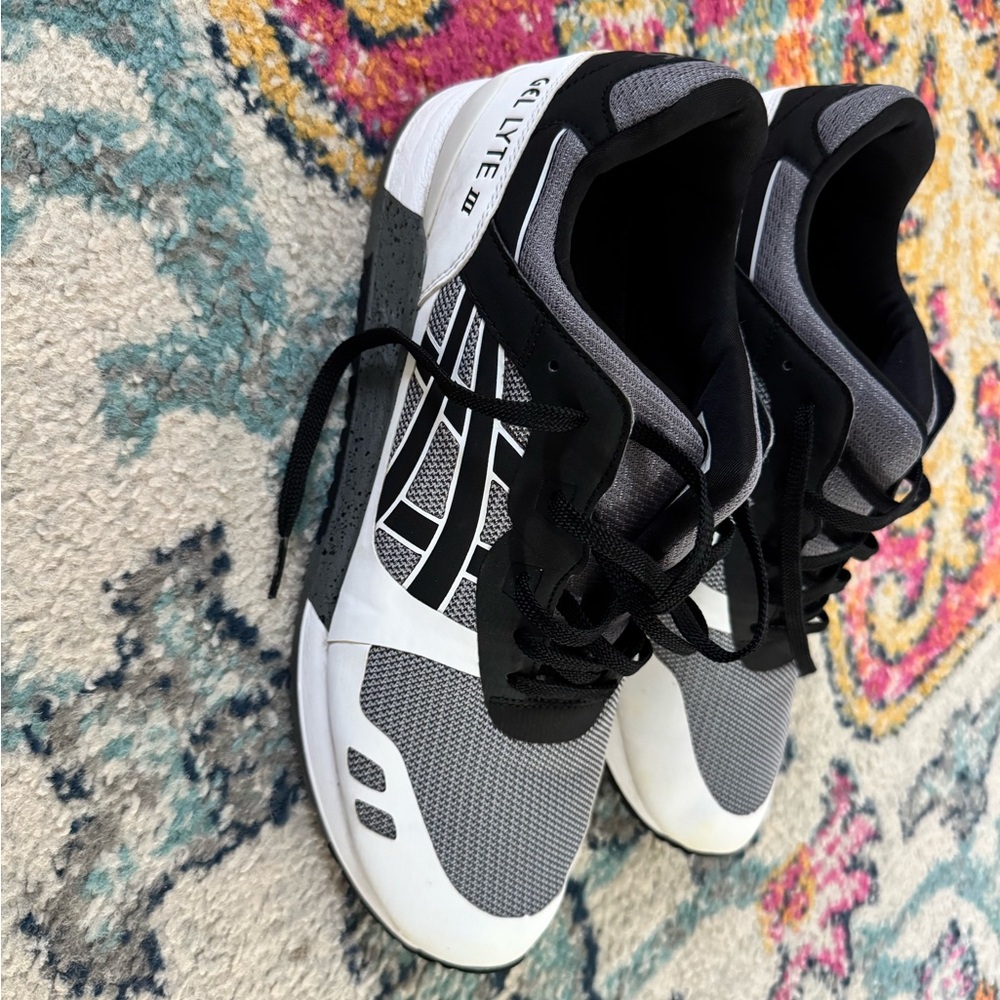 Asics Black and Gray Sneakers Modern Athletic Design